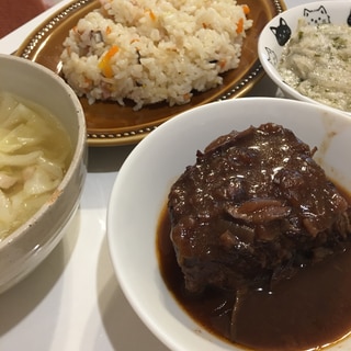 牛肉の赤ワイン煮込み